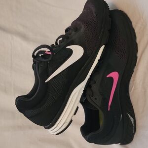 NIke Running shoe, black and pink size 7.5
